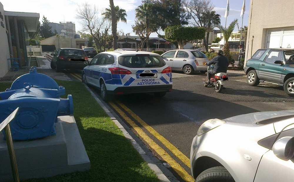 полиция парковка не по правилам politis