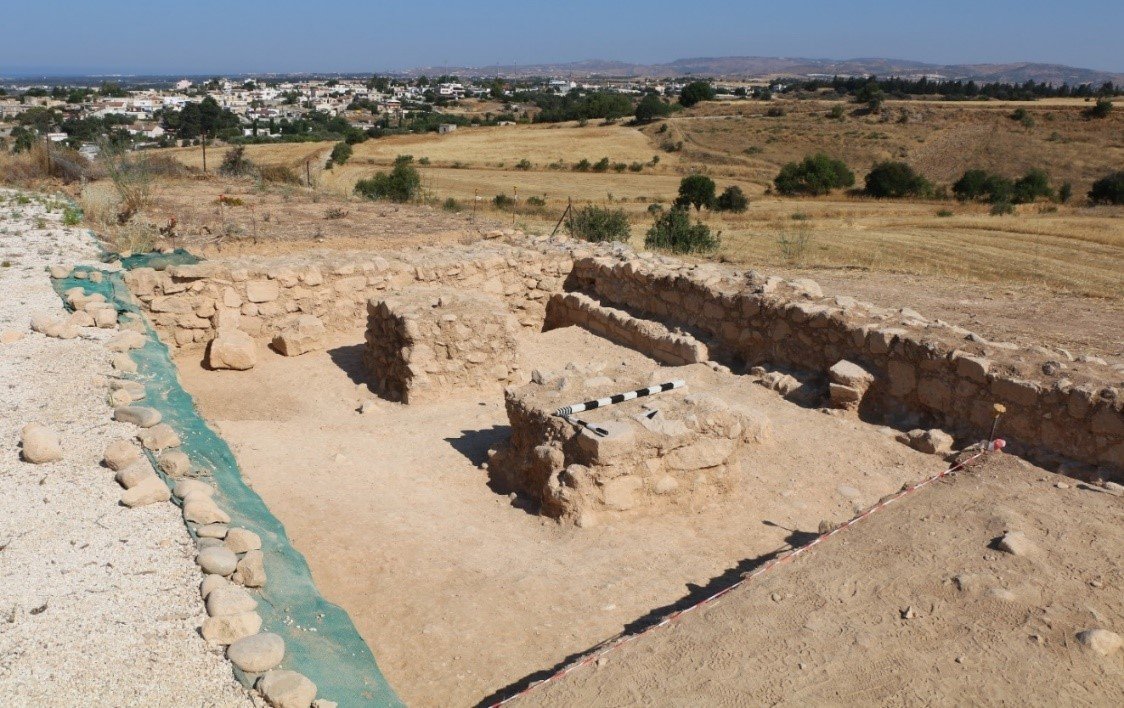 Kouklia plateau of Hadjiabdoulla unit 10 with two pillars of the west side cm