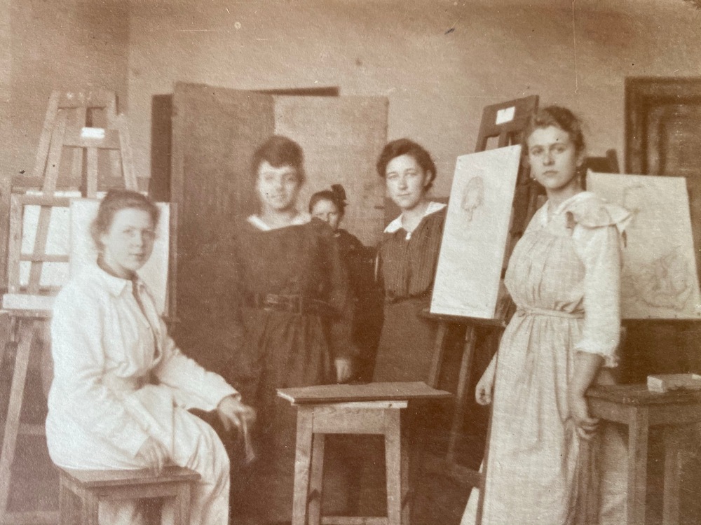 Olga Rauf Painting class in Munich probably led by Emilie von Hallavanya