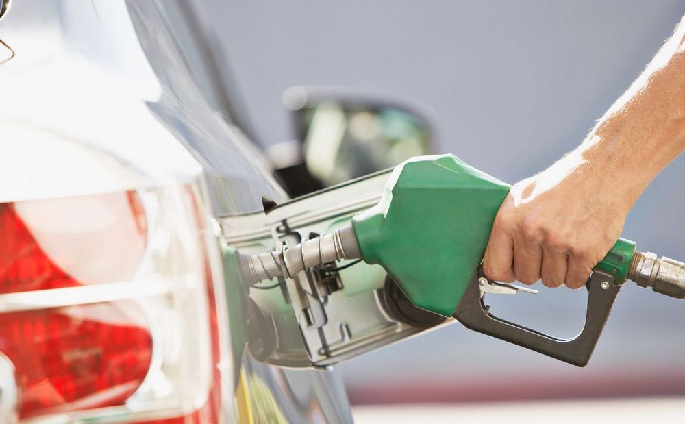Цены на нефть упали — бензин подешевел
