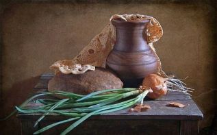 Квас, хлеб, лук. Фото: Людмила Дубровина.