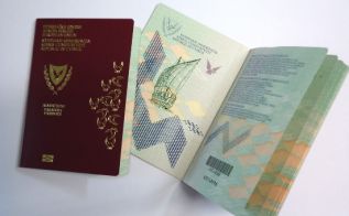 Сократис Хасикос: Кипр не распродает паспорта