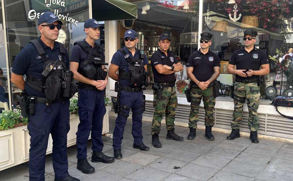 Вооруженные патрули защищают жителей Никосии