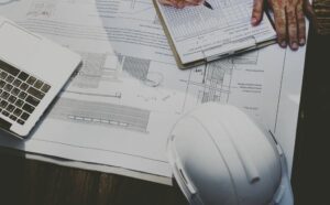 Строительная документация и каска